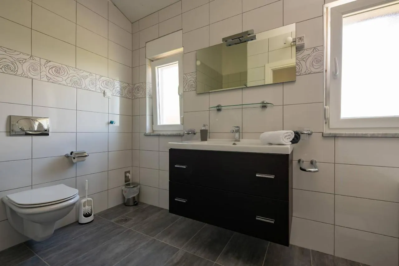 Villa Ellen Sophie Vržnaveri 0*,